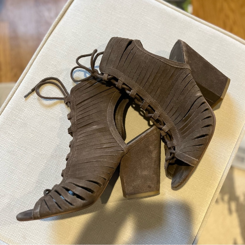 Brown Suede lace-up Shoe.